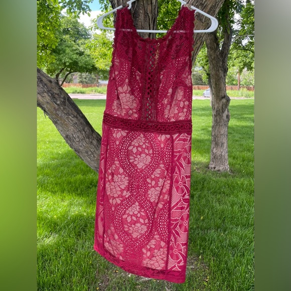 Garnet Red Lace Mini - Picture 3 of 4